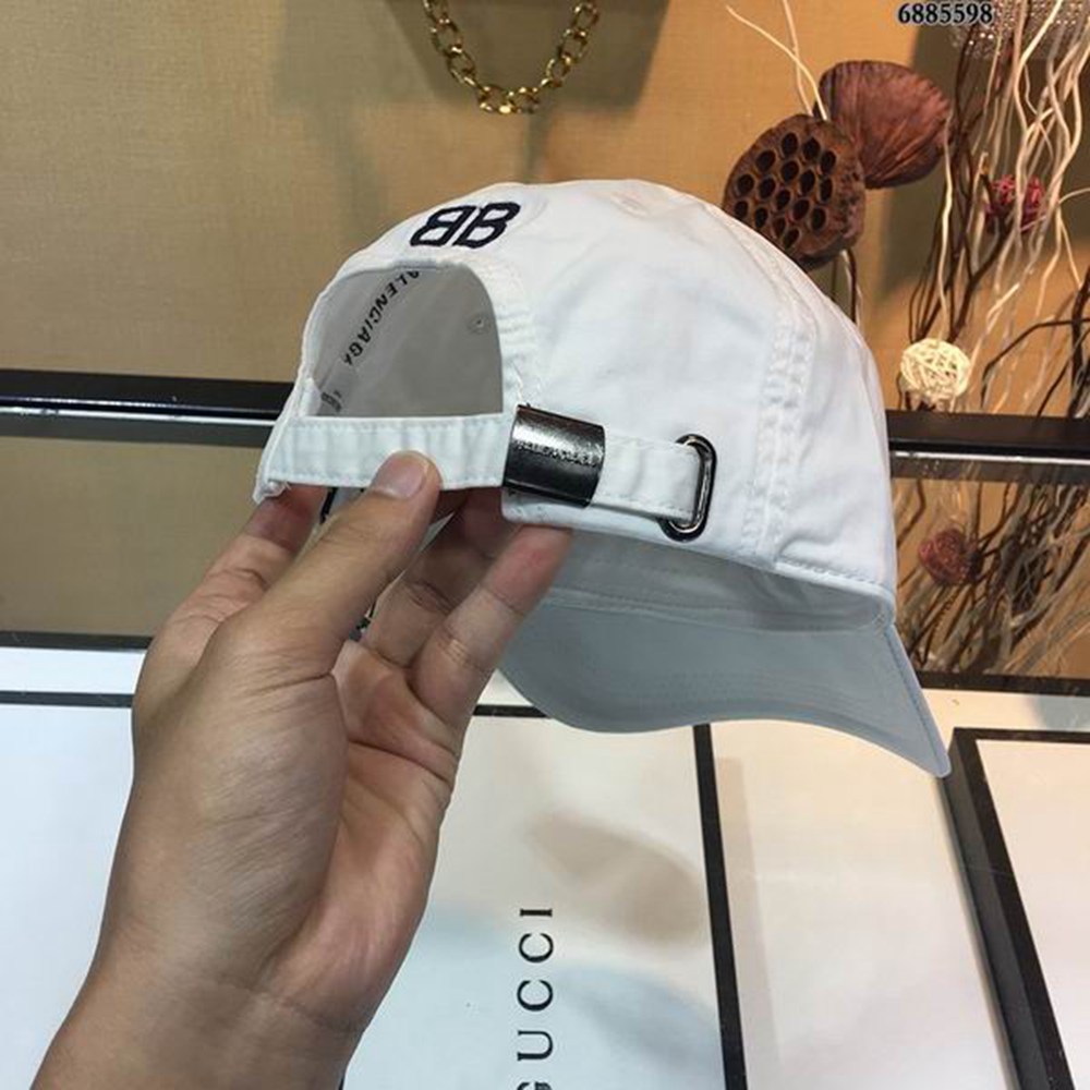 Ba*len*cia*ga hat